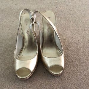 Lilly Pulitzer Gold Wedge Heels - VGUC